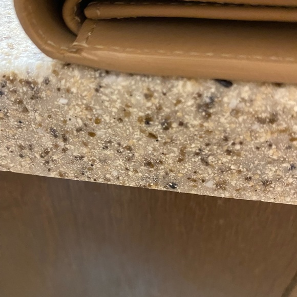 LOUIS VUITTON
Authentic Monogram Vernis Sarah Wallet - Picture 9 of 14